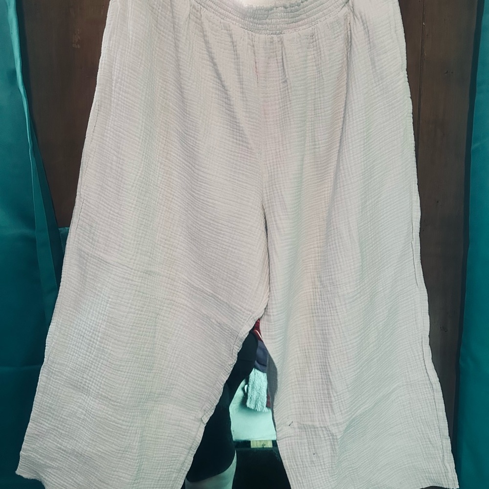 Time and Tru Light White Textured Swimsuit Cover Pant